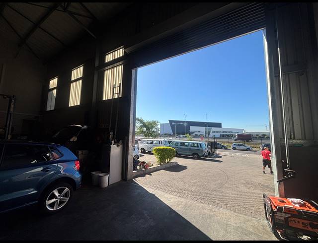 342M² WORKSHOP TO LET IN STIKLAND INDUSTRIAL